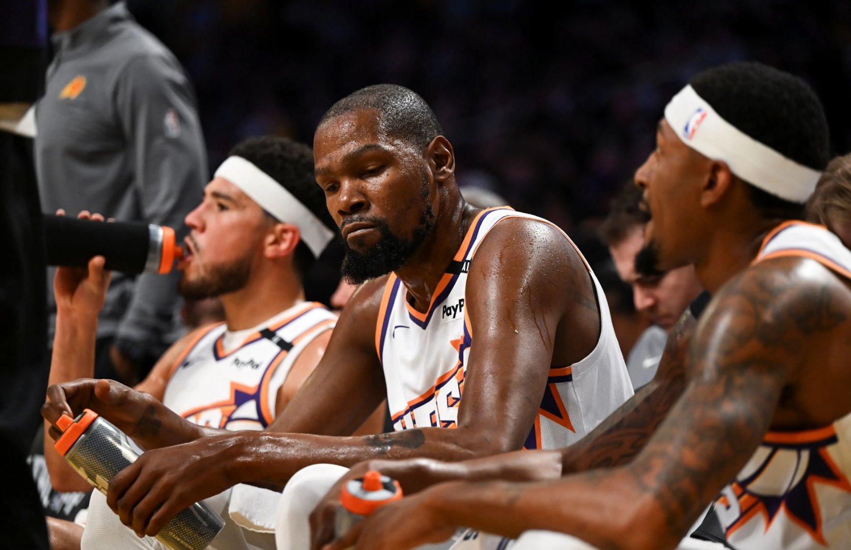 开云体育在线-骑士险胜四川队，杜兰特惊艳四座