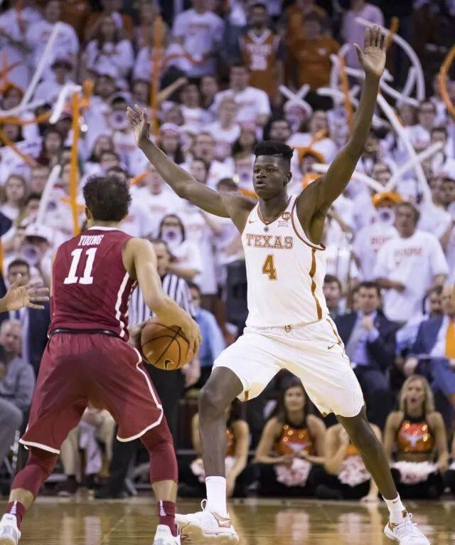 魔术横扫上海队，戈贝尔扛起全队