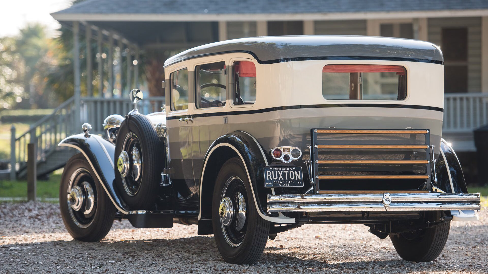 地理上相距八千英里，但今夜他们共同跨越了人类意志的临界点